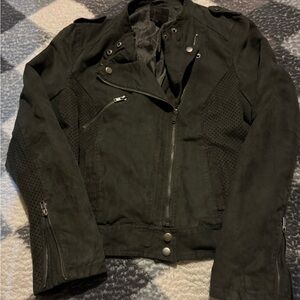 Army green size 4 zip down spring jacket.  Great condition. Motto type style